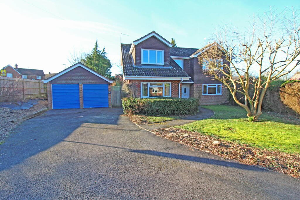 4 bedroom detached house for sale in Western Lane, Odiham, Hook, RG29