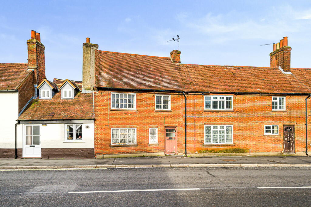 2 bedroom cottage for sale in Farnham Road, Odiham, Hook, RG29