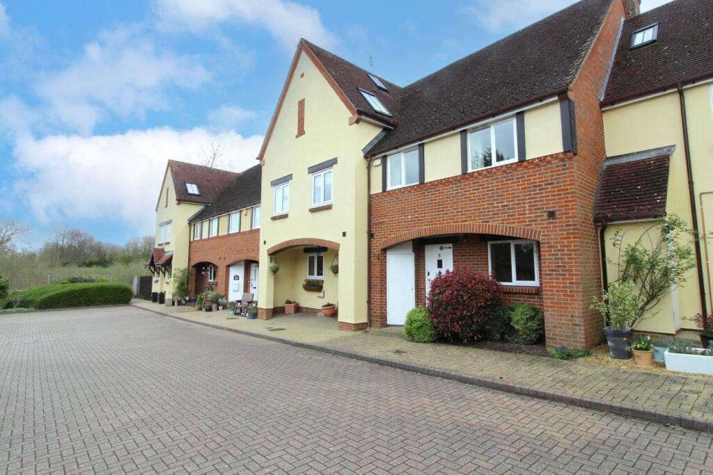 4 bedroom terraced house for sale in Swan Mews, North Warnborough, Hook
