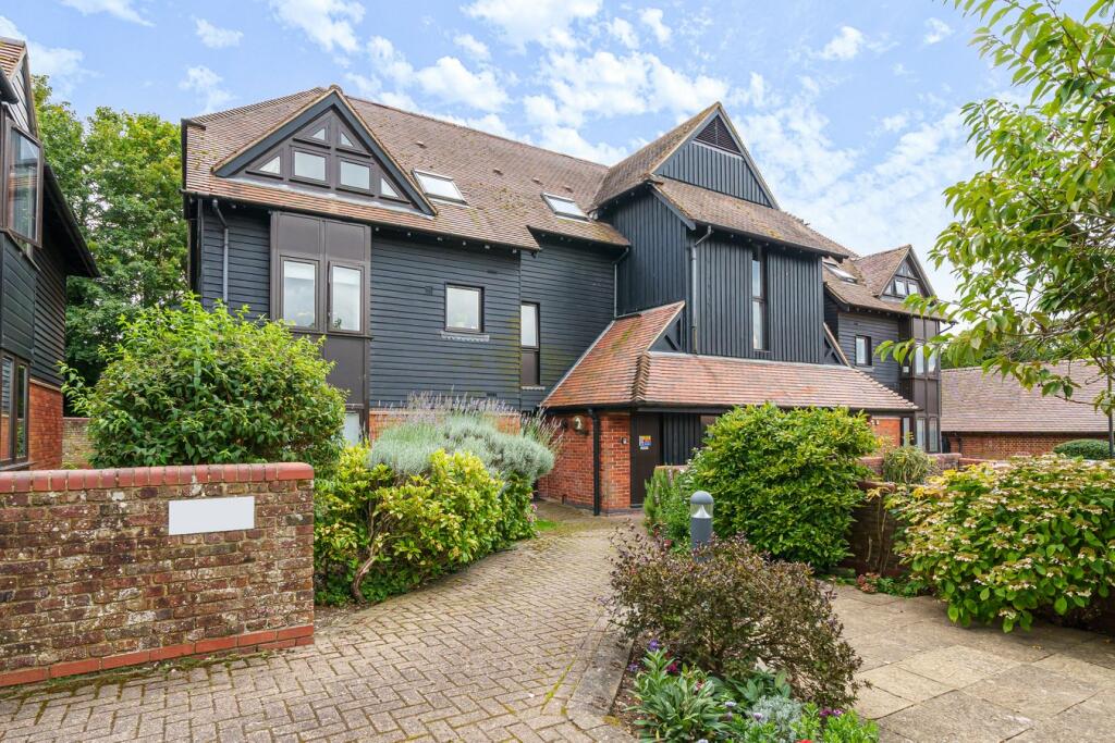 Main image of property: Palace Gate, Odiham, Hook, RG29