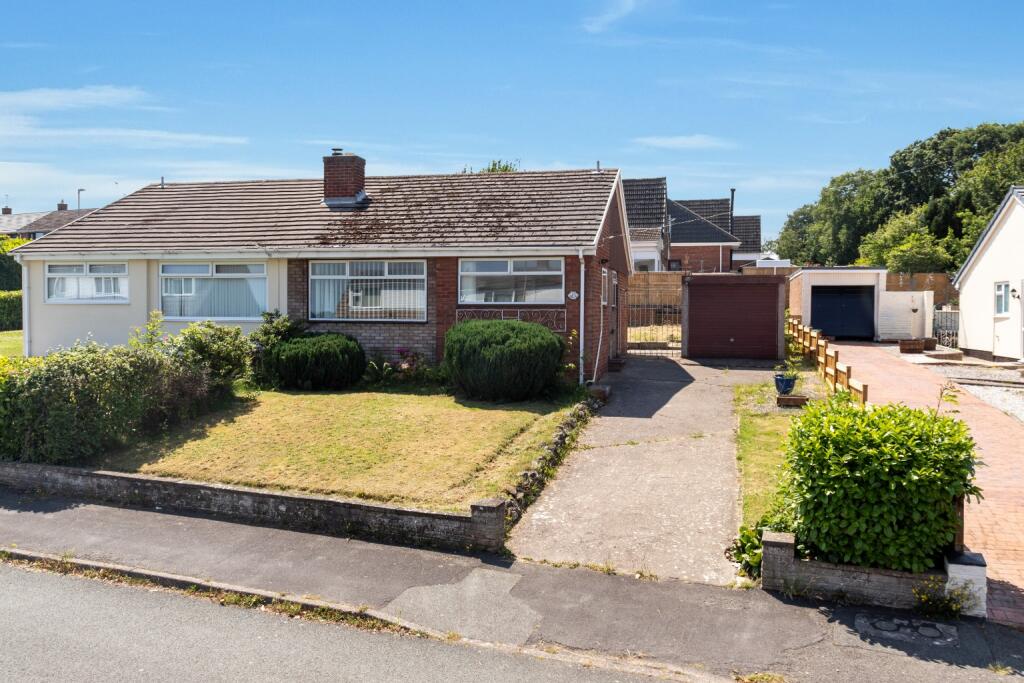 Main image of property: Cairndale Avenue, Connah's Quay, Deeside, Flintshire, CH5 4TP