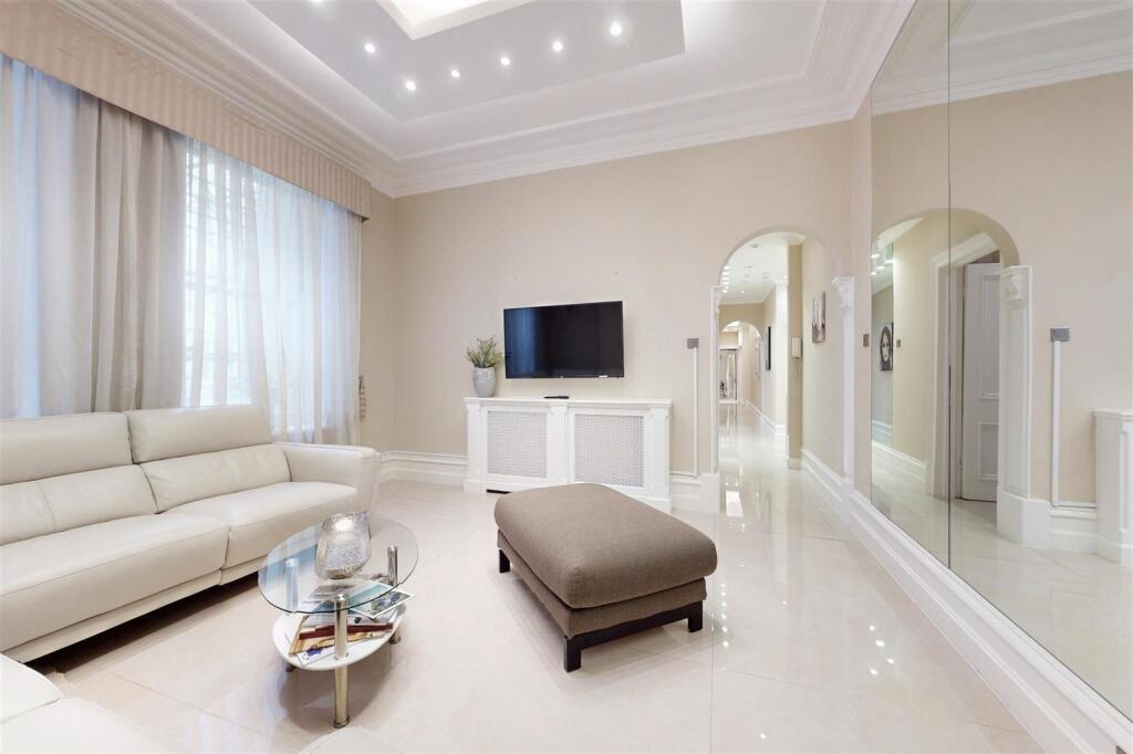 Main image of property: PARK MANSIONS, KNIGHTSBRIDGE, London, SW1X