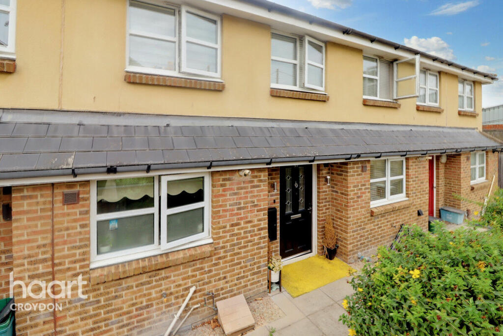 3 bedroom terraced house for sale in Hampton Road, Croydon, CR0