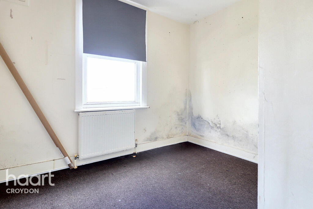 4 bedroom terraced house for sale in Lancing Road, Croydon, CR0