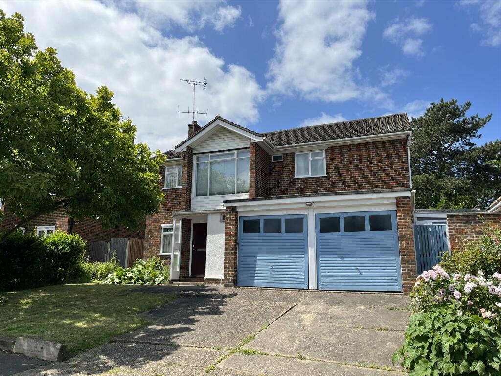 4 bedroom detached house for sale in Albury Drive, Pinner, HA5