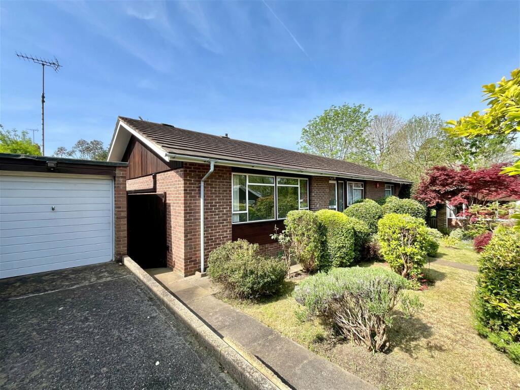 3 bedroom detached bungalow for sale in Curzon Place, Pinner, HA5