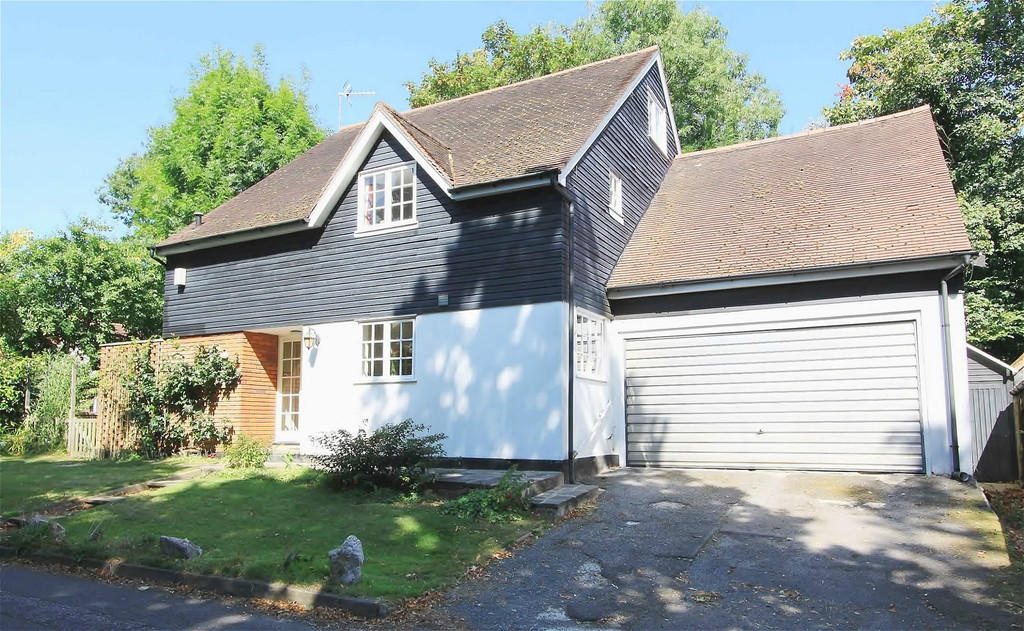 6 bedroom detached house for sale in Southill Lane, Eastcote Village, HA5