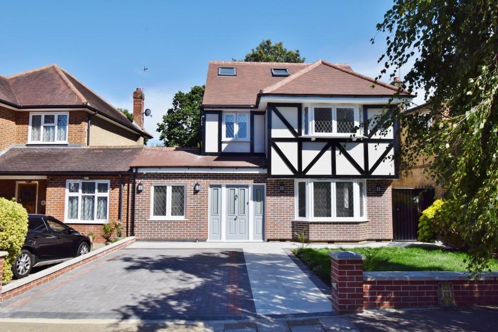 4 bedroom detached house for sale in Cuckoo Hill Drive, Pinner, HA5