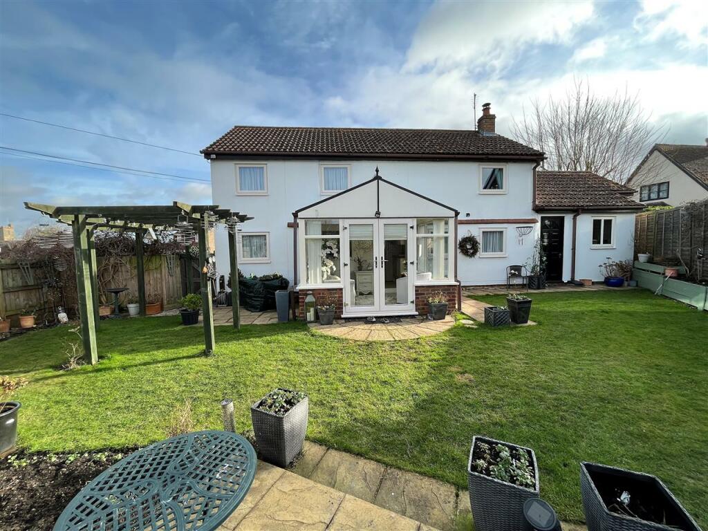 3 bedroom detached house for sale in Hillcrest, Grange Road, Felmersham