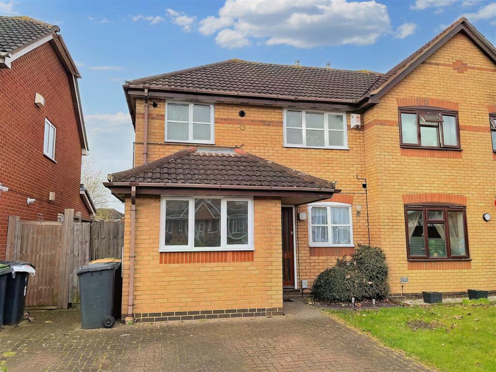 3 bedroom semidetached house for sale in Hillesden Avenue, Elstow, MK42