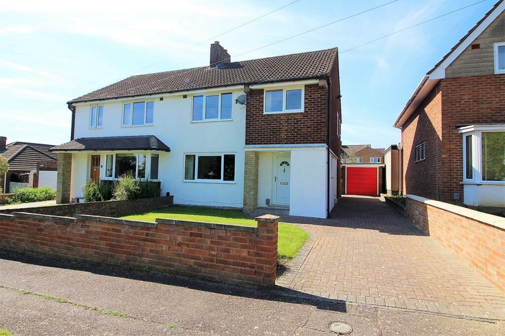 3 bedroom semidetached house for sale in Braeside, Putnoe, Bedford, MK41