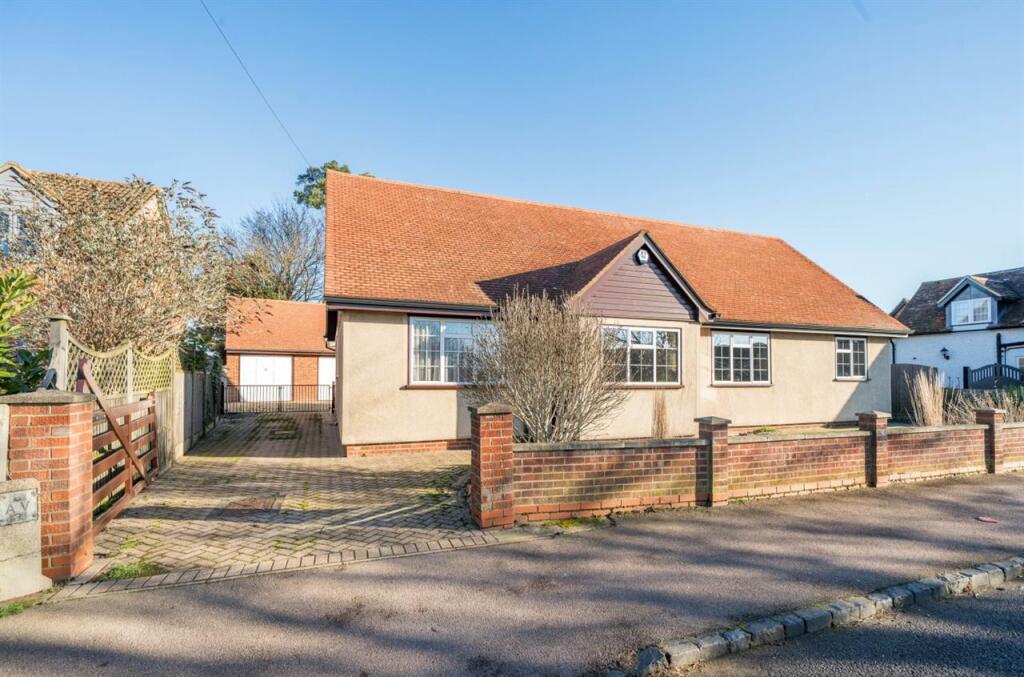 3 bedroom bungalow for sale in Wilstead Road, Elstow, MK42