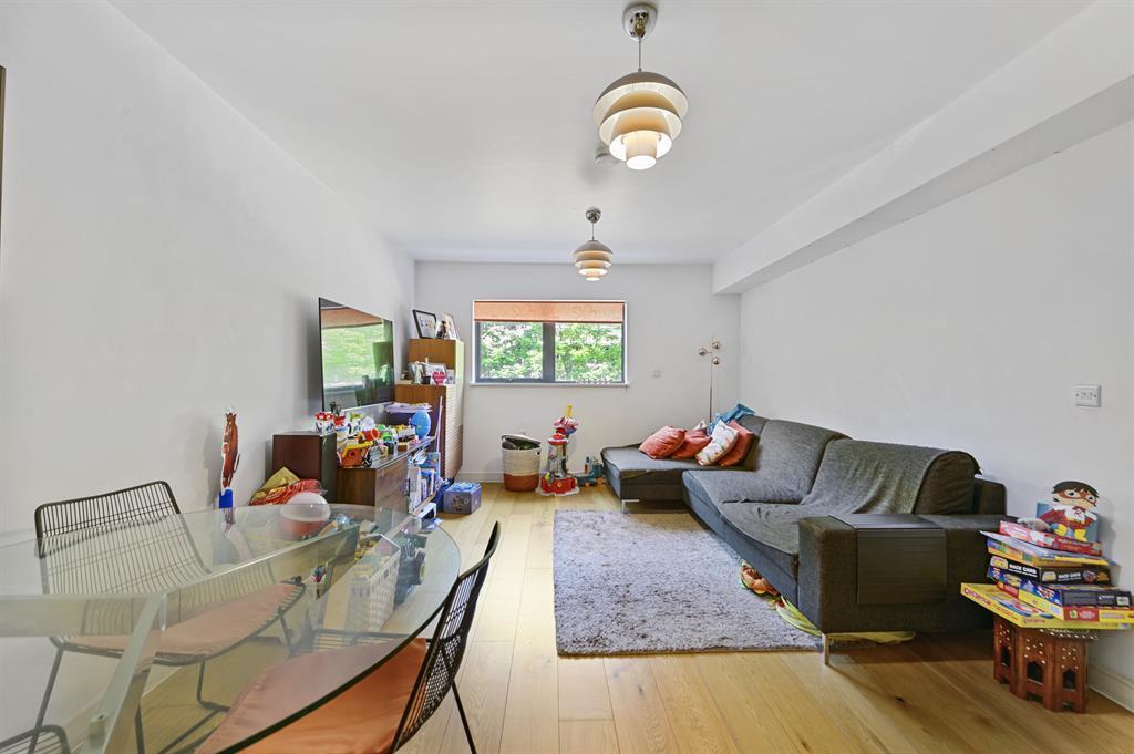 3 bedroom flat for sale in Shelford Place, London, N16