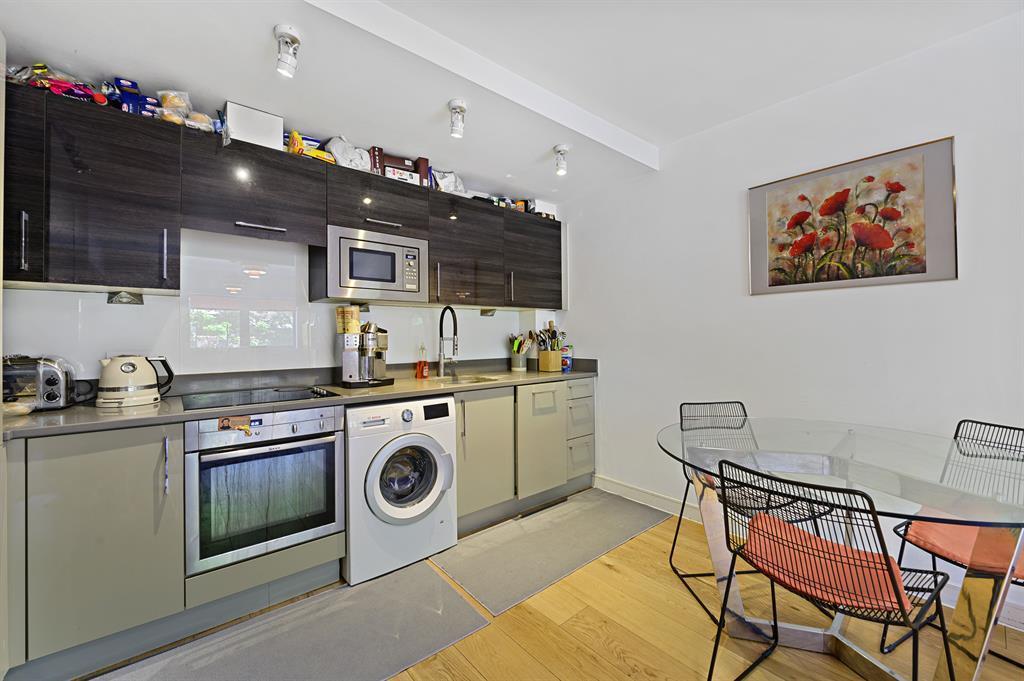 3 bedroom flat for sale in Shelford Place, London, N16