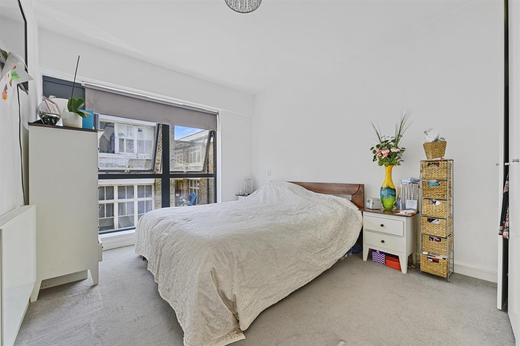 3 bedroom flat for sale in Shelford Place, London, N16