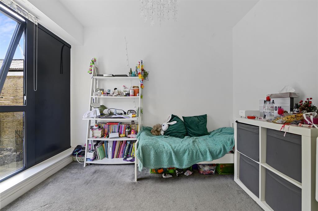 3 bedroom flat for sale in Shelford Place, London, N16