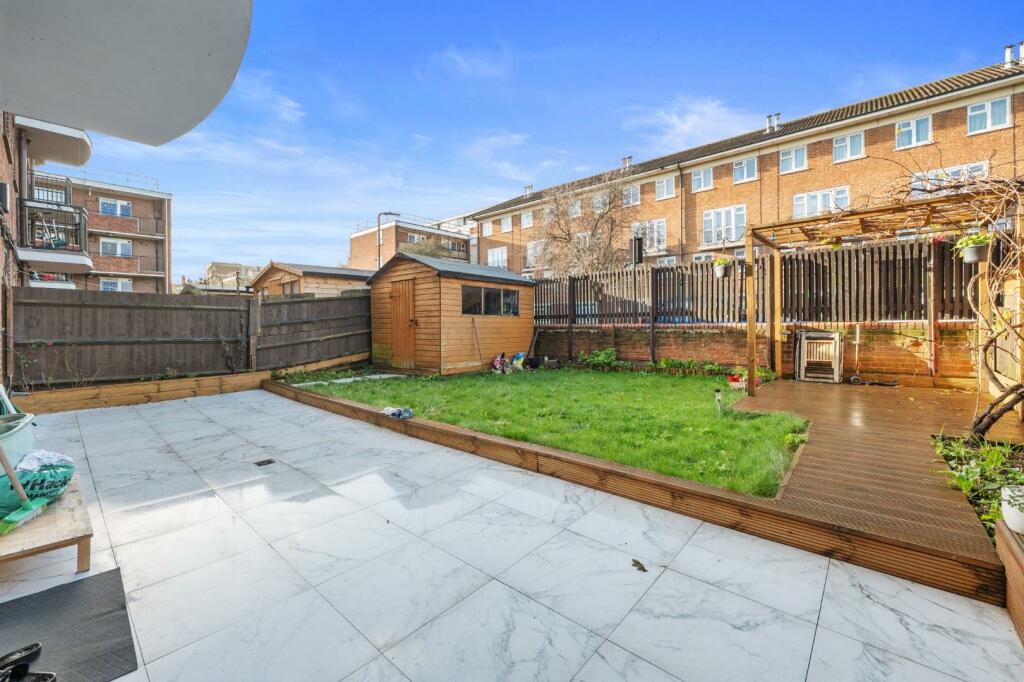 3 bedroom flat for sale in Milton Grove, London, N16