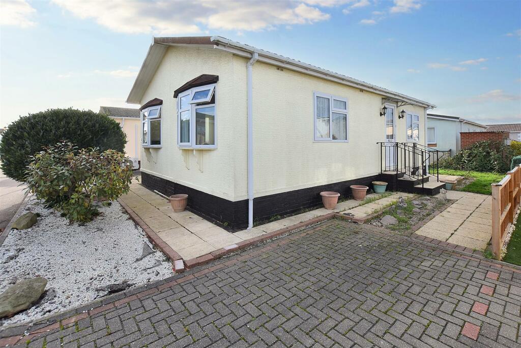 2 bedroom park home for sale in Kings Park, Creek Road, Canvey Island, SS8