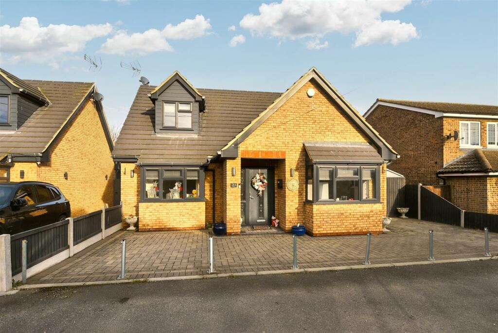 4 bedroom detached house