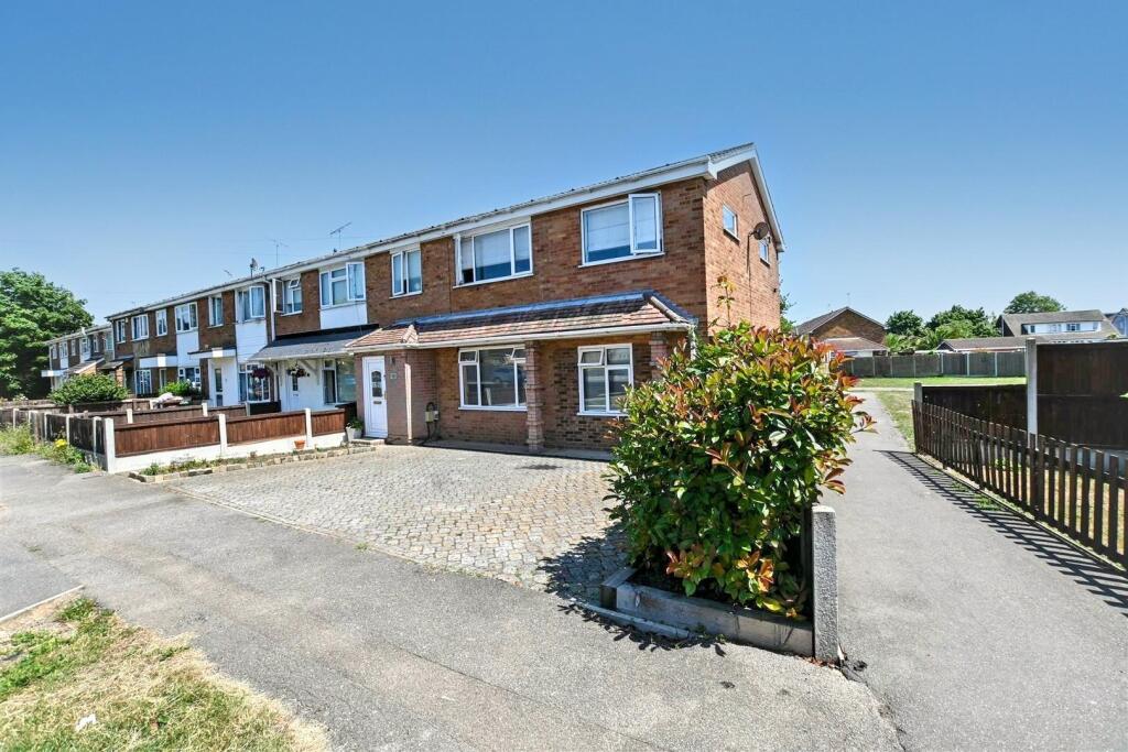 4 bedroom end of terrace house