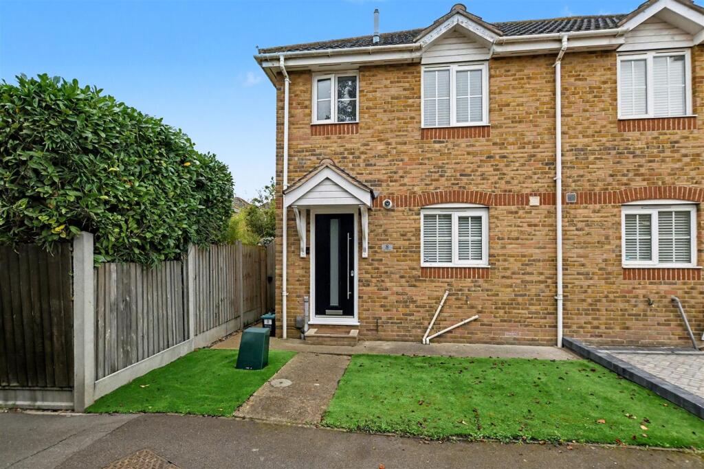 Main image of property: The Fielders, Canvey Island