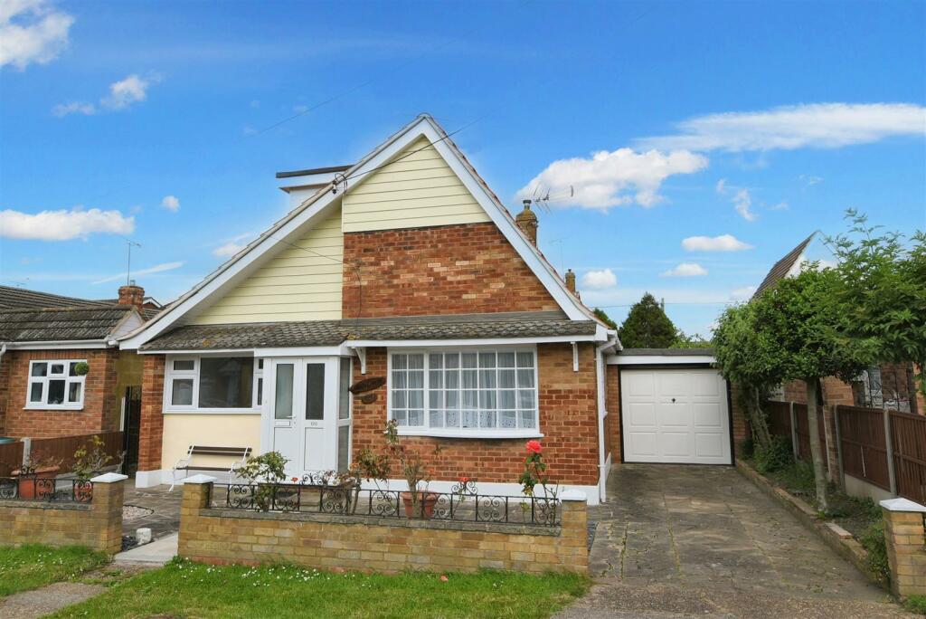 3 bedroom chalet for sale in No Chain ! Tilburg Road, Canvey Island, SS8