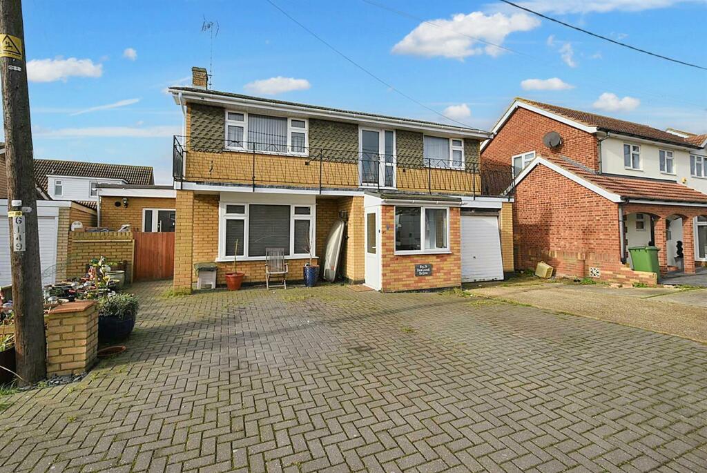 4 bedroom detached house for sale in With Annexe Zealand Drive