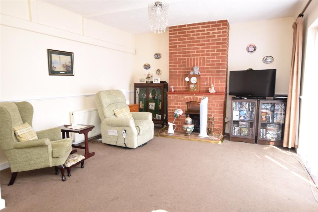 3 bedroom semidetached house for sale in Haydon Road, Dagenham, RM8