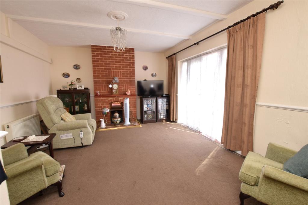 3 bedroom semidetached house for sale in Haydon Road, Dagenham, RM8
