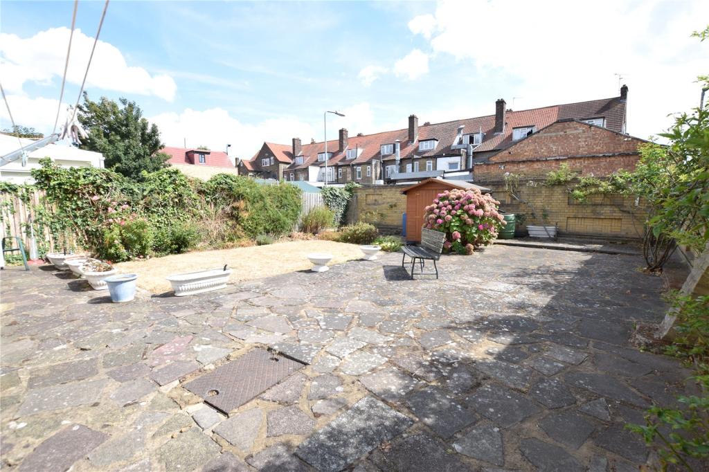 3 bedroom semidetached house for sale in Haydon Road, Dagenham, RM8