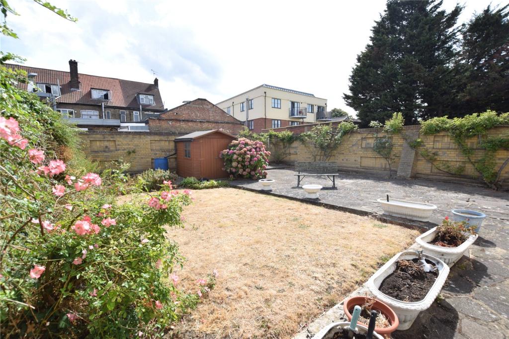 3 bedroom semidetached house for sale in Haydon Road, Dagenham, RM8