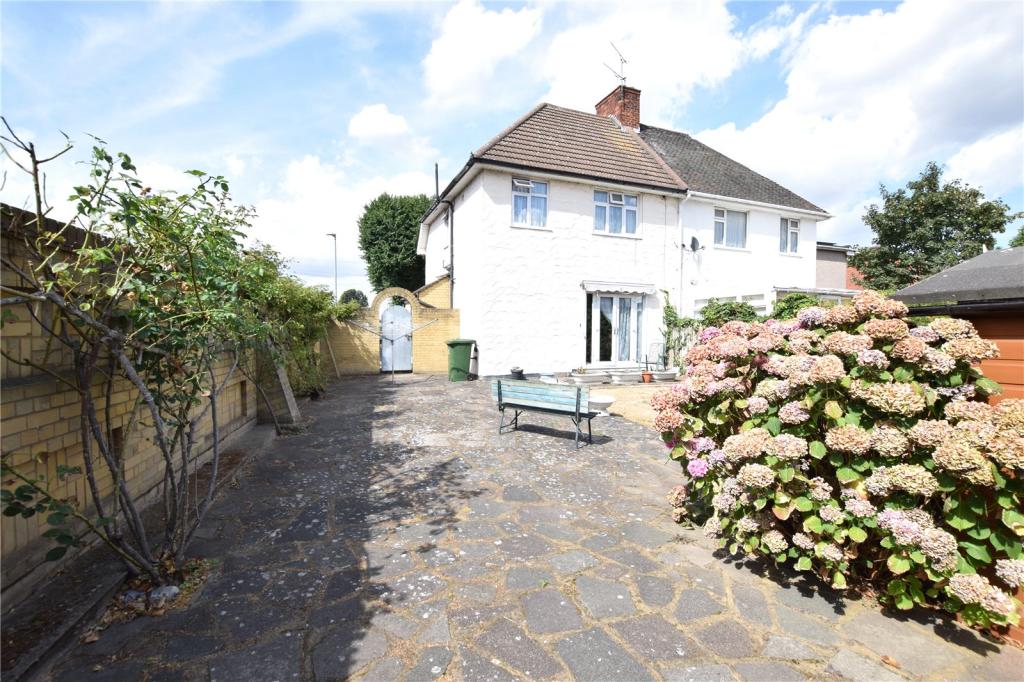 3 bedroom semidetached house for sale in Haydon Road, Dagenham, RM8