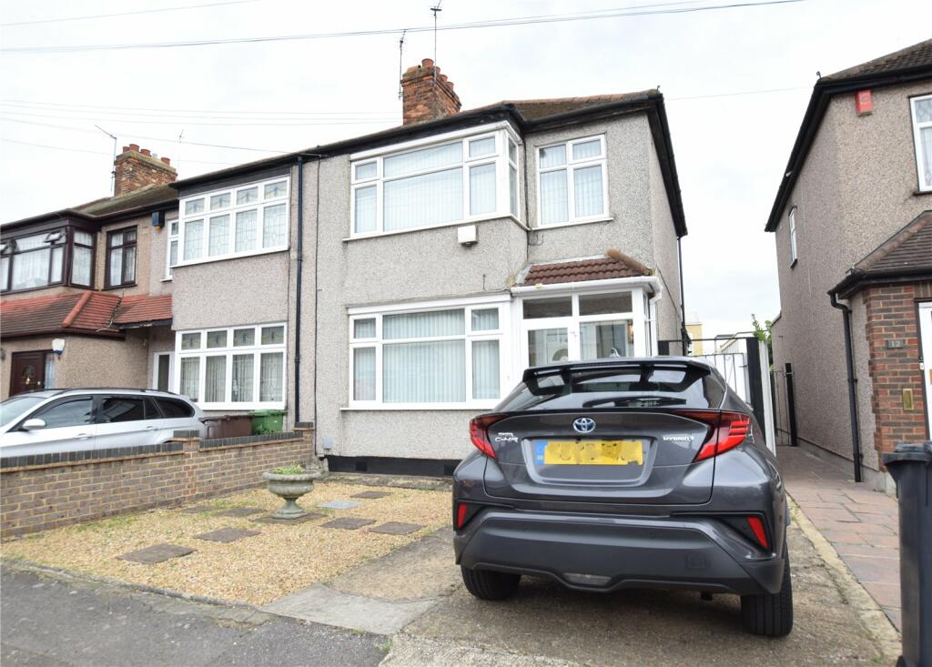 3 bedroom end of terrace house for sale in Temple Avenue, Dagenham, RM8