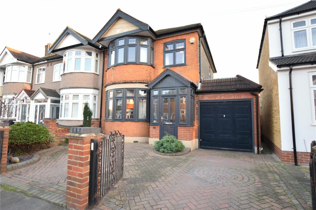 3 bedroom semidetached house for sale in Norbury Gardens, Chadwell