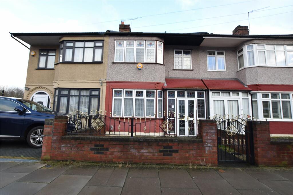 5 bedroom terraced house for sale in Jarrow Road, Romford, RM6