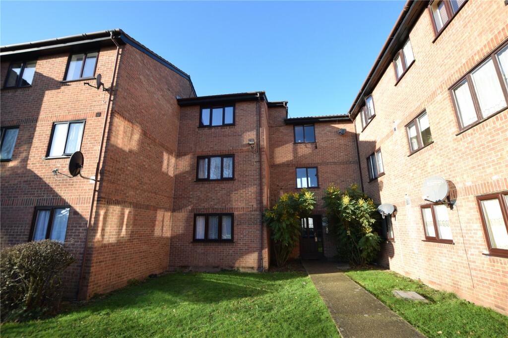 2 Bedroom Apartment For Sale In Avenue Road Chadwell Heath Romford Rm6 