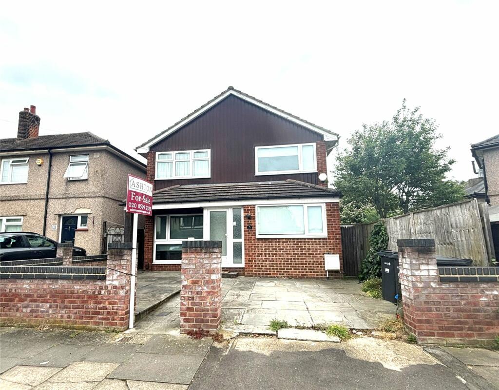 4 bedroom detached house for sale in Hall Road, Chadwell Heath, Romford