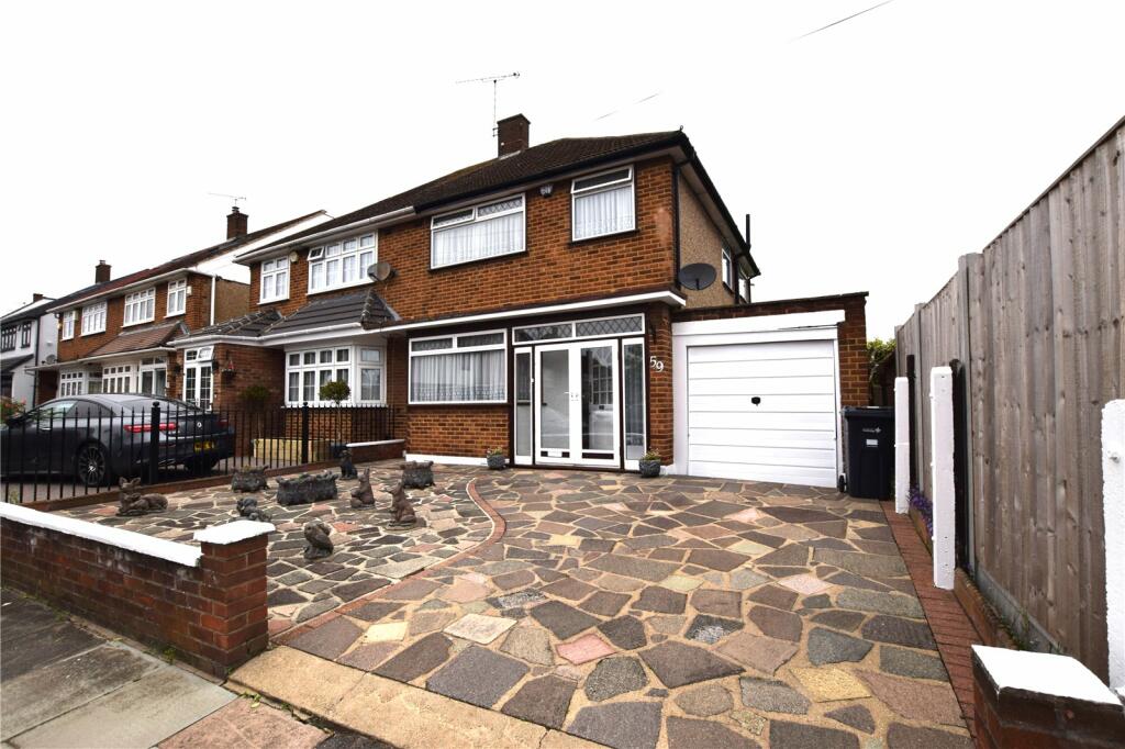 3 bedroom end of terrace house for sale in Rochford Avenue, Chadwell