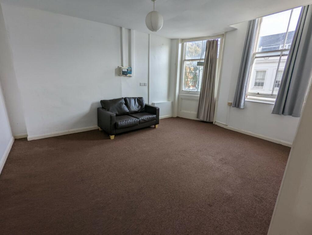 Studio flat for rent in LARGE Studio - Norfolk Terrace - Includes Council Tax and Water Rates, BN1