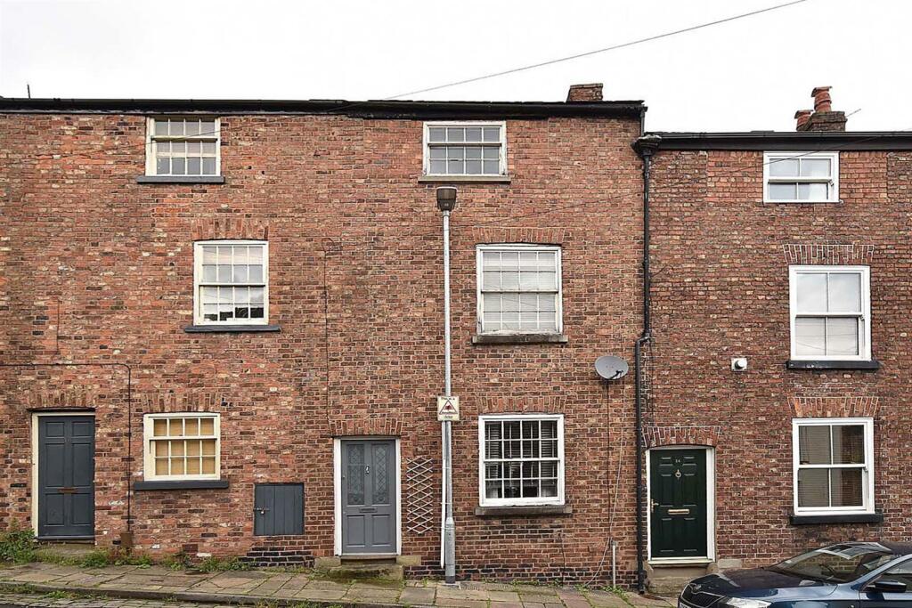 3 bedroom terraced house for sale in Chapel Street, Macclesfield, SK11