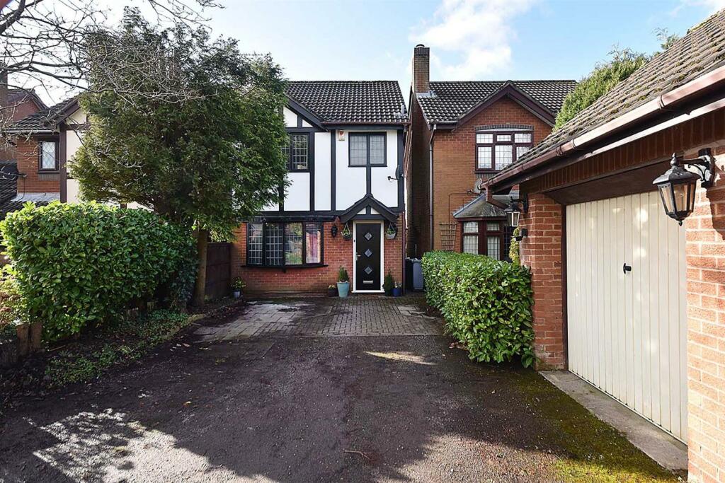 3 bedroom detached house for sale in Melford Drive, Macclesfield, SK10