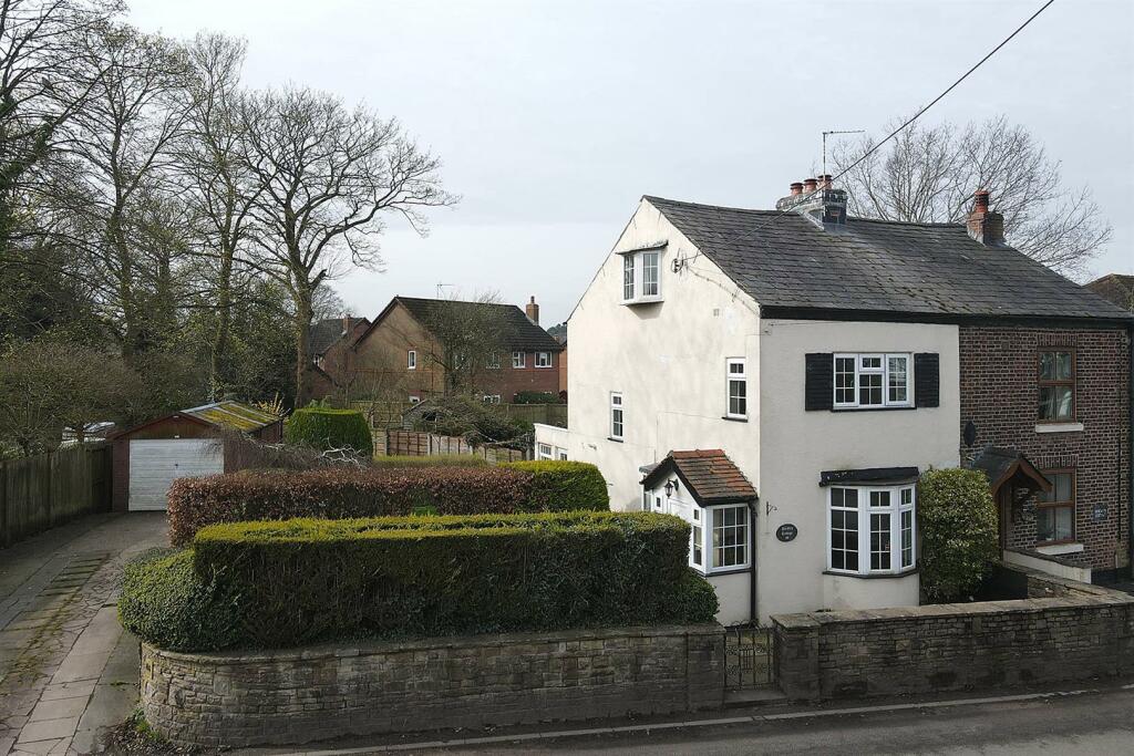 2 bedroom semidetached house for sale in Robin Lane, Lyme Green