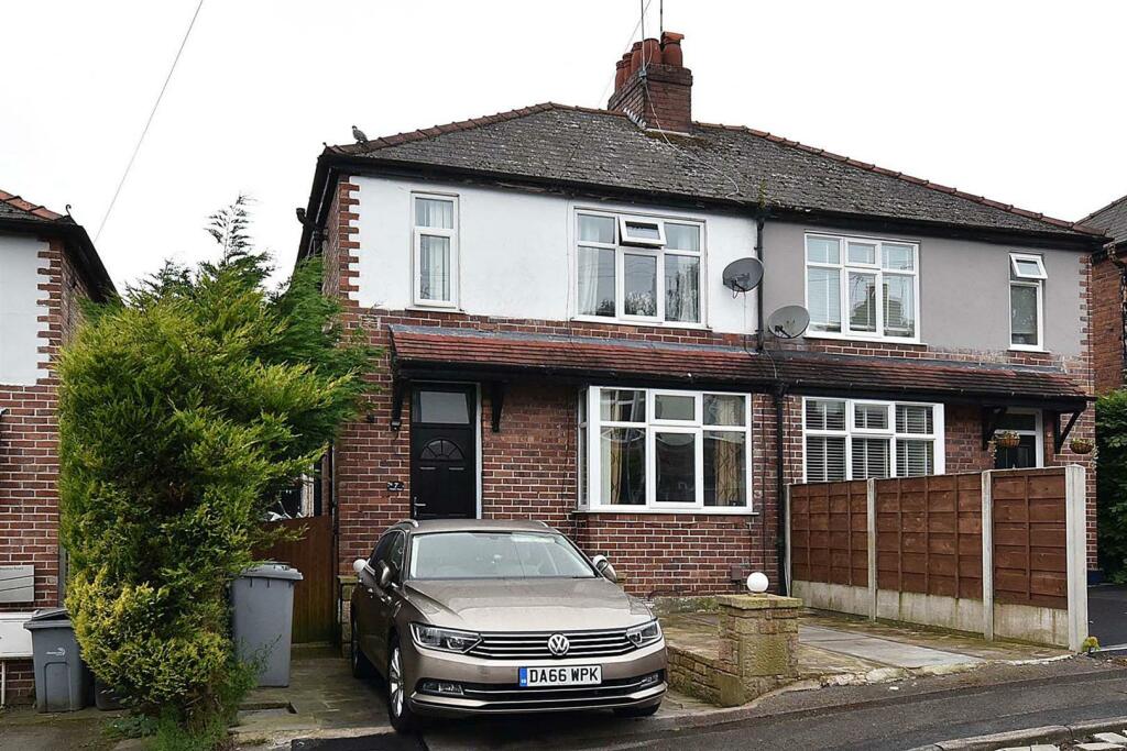 4 bedroom semidetached house for sale in Waldon Road, Macclesfield, SK11