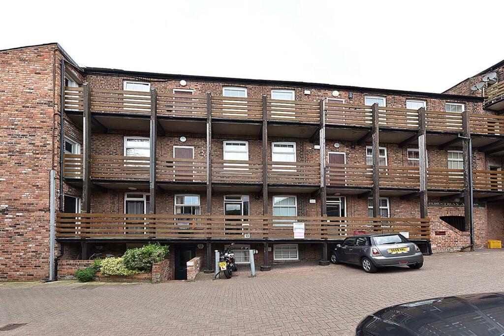 2 bedroom flat for sale in Chestergate, Macclesfield, SK11