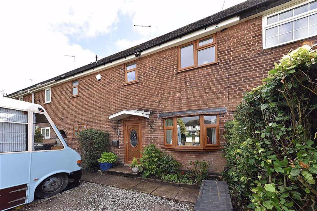 3 bedroom terraced house for sale in Gawsworth Road, Macclesfield, SK11