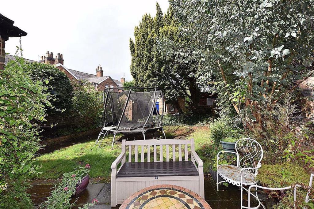 4 bedroom detached house for sale in Park Lane, Macclesfield, SK11