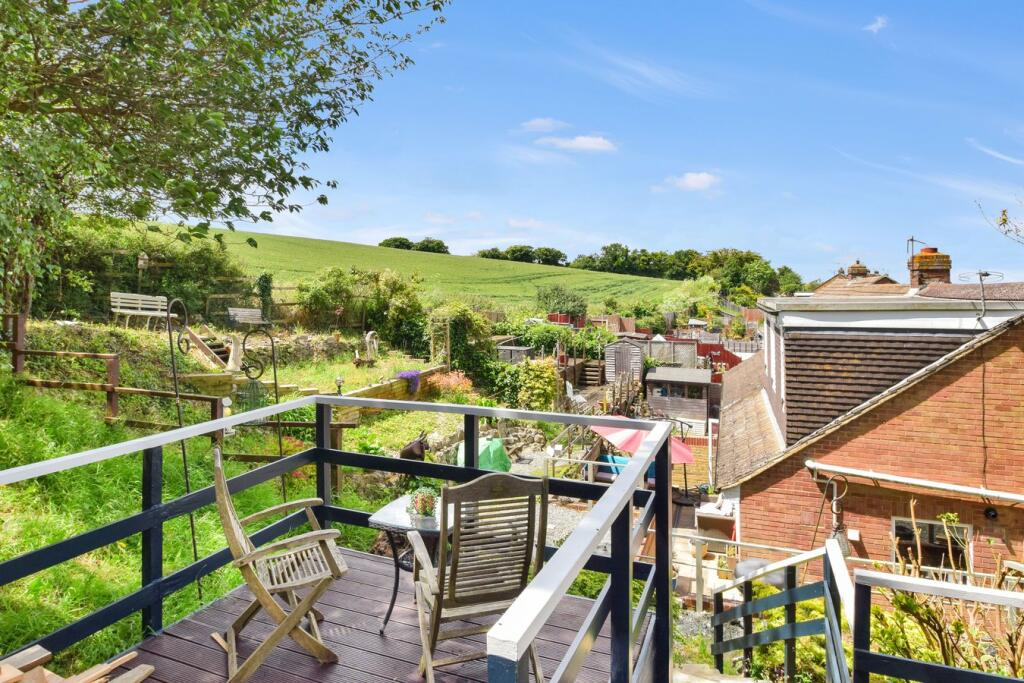 3 bedroom semidetached house for sale in Carlton Crescent, Chatham, ME5