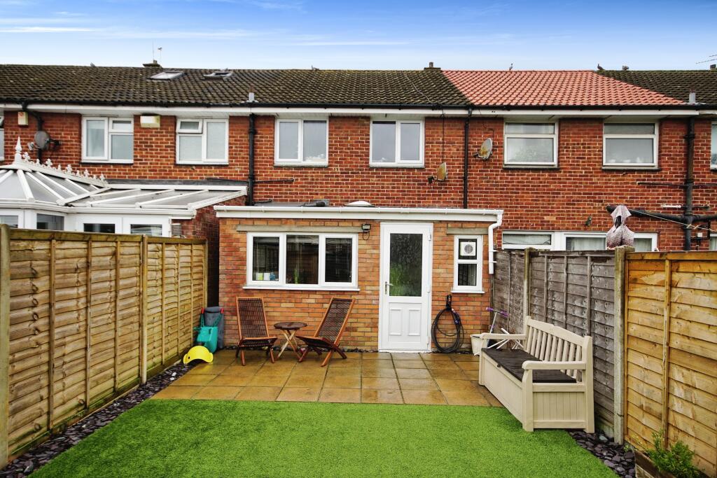 3 bedroom terraced house for sale in Wrington Close, Little Stoke