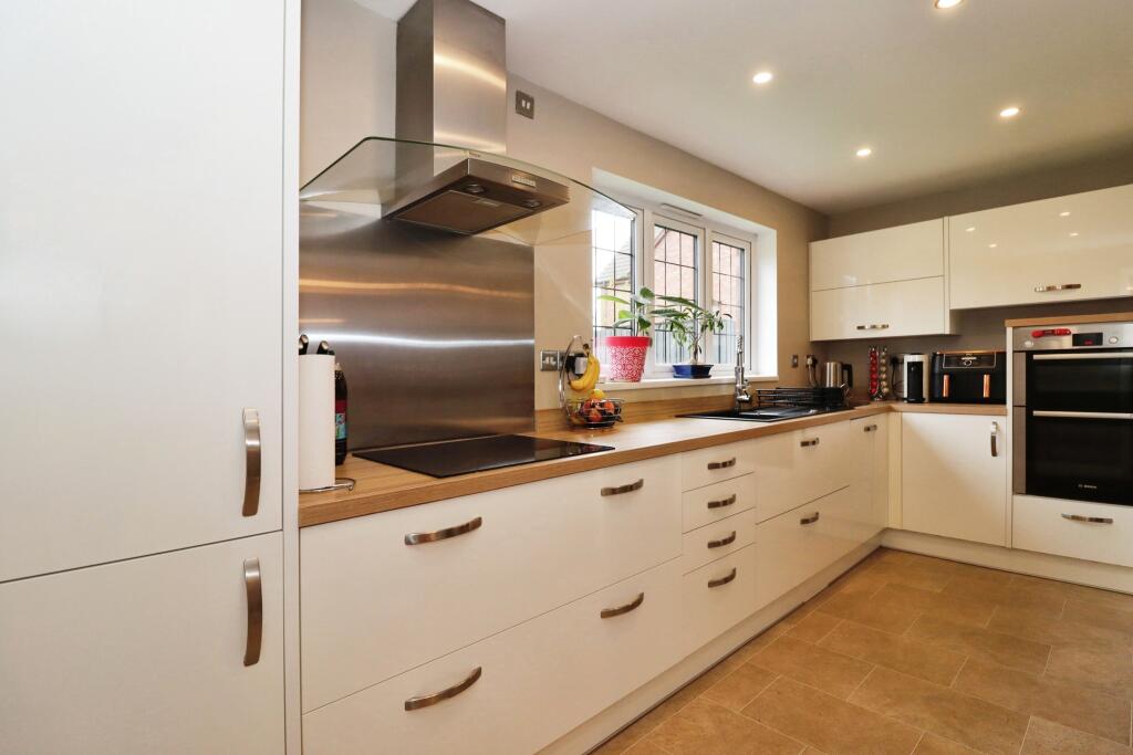 Additional property image - Juniper Way, Bradley Stoke, Bristol, Gloucestershire, BS32