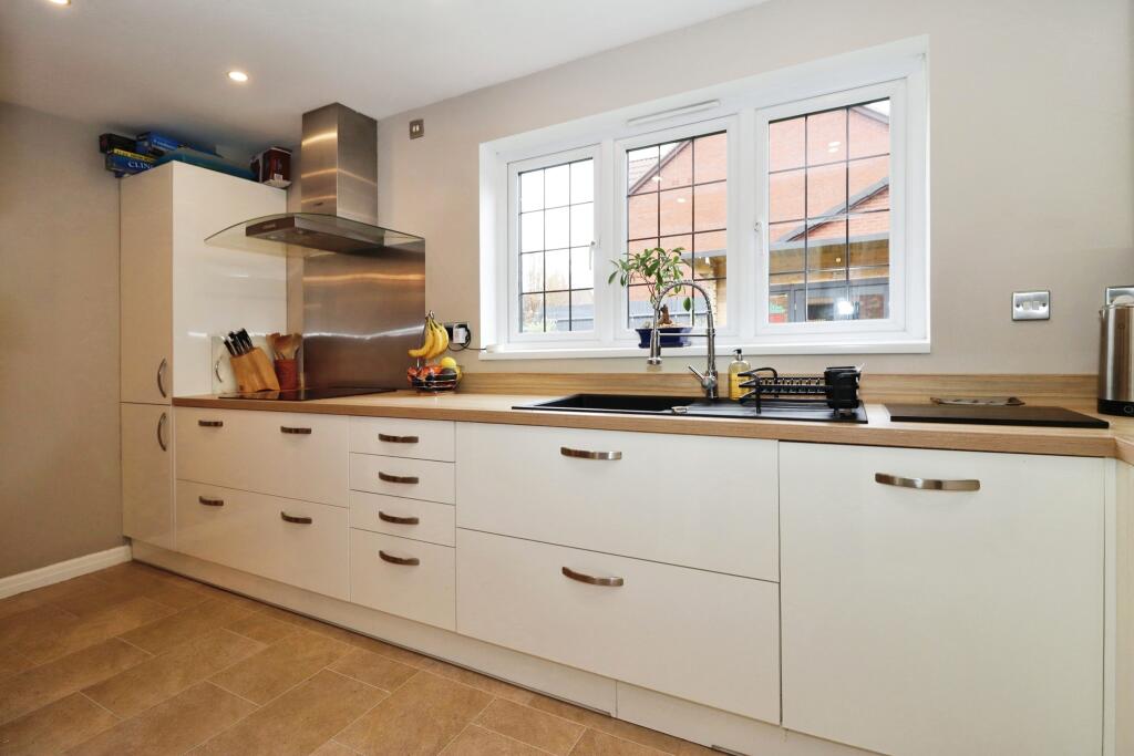 Additional property image - Juniper Way, Bradley Stoke, Bristol, Gloucestershire, BS32
